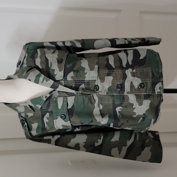 J. Crew Size M Camouflage Button Up Utility Shacket, Excellent Used Condition - Picture 6 of 13